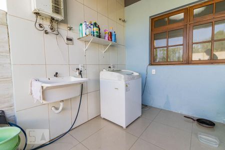 Casa à venda com 225m², 2 quartos e 2 vagas Casa à venda com 225m², 2 quartos e 2 vagasDetalhe da area de serviço