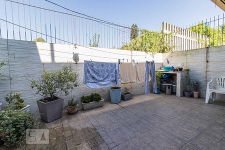 Casa à venda com 225m², 2 quartos e 2 vagas Casa à venda com 225m², 2 quartos e 2 vagasQuintal