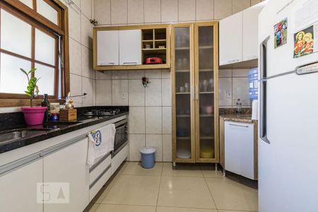 Casa à venda com 225m², 2 quartos e 2 vagas Casa à venda com 225m², 2 quartos e 2 vagasCozinha