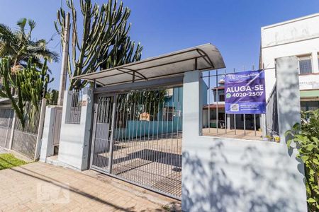 Casa à venda com 225m², 2 quartos e 2 vagas Casa à venda com 225m², 2 quartos e 2 vagasFachada