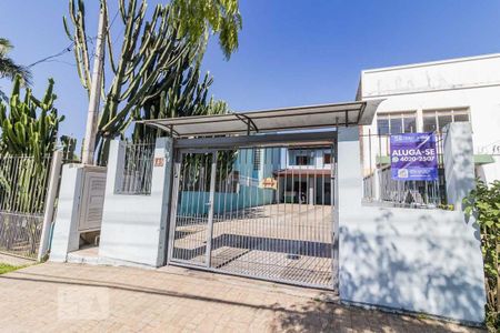 Casa à venda com 225m², 2 quartos e 2 vagas Casa à venda com 225m², 2 quartos e 2 vagasFachada