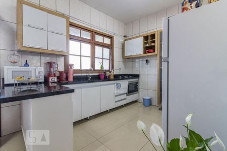Casa à venda com 225m², 2 quartos e 2 vagas Casa à venda com 225m², 2 quartos e 2 vagasCozinha