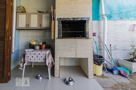 Casa à venda com 225m², 2 quartos e 2 vagas Casa à venda com 225m², 2 quartos e 2 vagasChurrasqueira