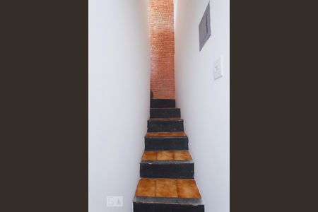 ESCADAS de apartamento para alugar com 1 quarto, 90m² em Passo da Areia, Porto Alegre