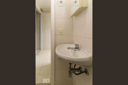 Apartamento para alugar com 105m², 3 quartos e 2 vagas Apartamento para alugar com 105m², 3 quartos e 2 vagasBanheiro de serviço