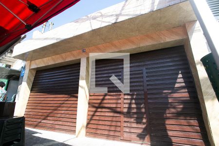 Casa à venda com 458m², 3 quartos e 2 vagas Casa à venda com 458m², 3 quartos e 2 vagasFachada