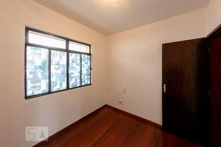 Quarto 1 de casa para alugar com 3 quartos, 130m² em Ouro Preto, Belo Horizonte
