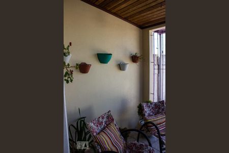 Casa à venda com 107m², 2 quartos e 4 vagas Casa à venda com 107m², 2 quartos e 4 vagasVaranda