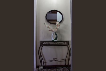 Casa à venda com 107m², 2 quartos e 4 vagas Casa à venda com 107m², 2 quartos e 4 vagasCorredor