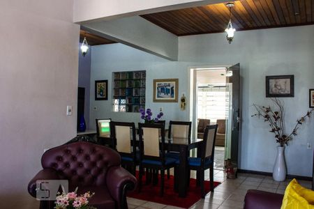 Casa à venda com 107m², 2 quartos e 4 vagas Casa à venda com 107m², 2 quartos e 4 vagasSala de Jantar