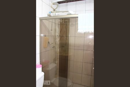 Casa à venda com 193m², 2 quartos e 1 vagaBanheiro