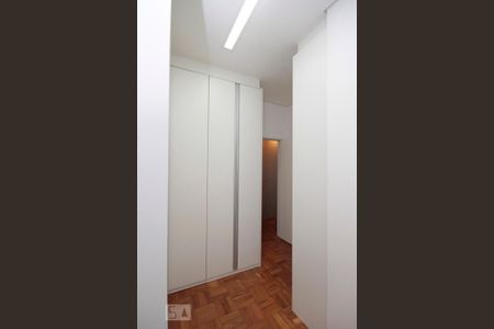 Apartamento à venda com 98m², 2 quartos e sem vagaCloset da Suíte