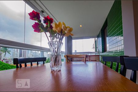 Detalhe da Varanda de apartamento para alugar com 2 quartos, 73m² em Barra, Salvador