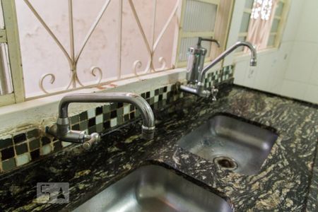 Casa para alugar com 100m², 2 quartos e 1 vagaCozinha - Torneiras