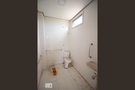 Banheiro de kitnet/studio para alugar com 1 quarto, 30m² em Samambaia Sul (Samambaia), Brasília