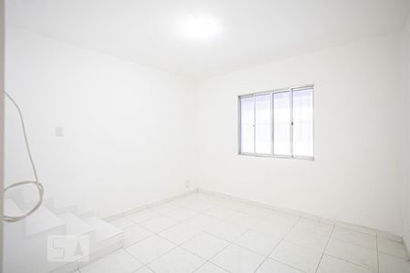 Sala de casa para alugar com 2 quartos, 100m² em Jardim Santa Brígida, Carapicuíba