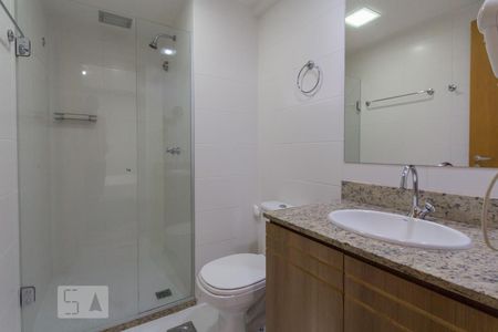 Banheiro de apartamento para alugar com 1 quarto, 32m² em Asa Norte, Brasília