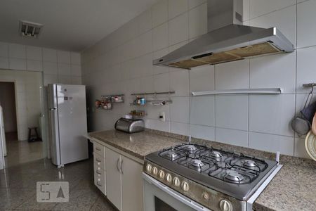 Apartamento à venda com 320m², 4 quartos e 3 vagasCozinha