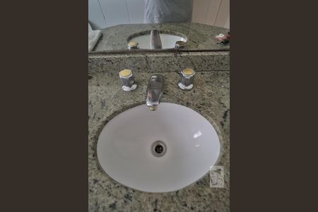 Apartamento à venda com 320m², 4 quartos e 3 vagasBanheiro da Suíte 2