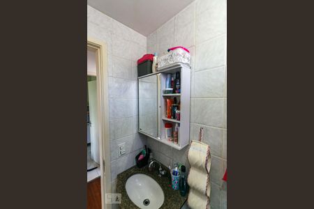 Banheiro de apartamento à venda com 1 quarto, 63m² em Teresópolis, Porto Alegre
