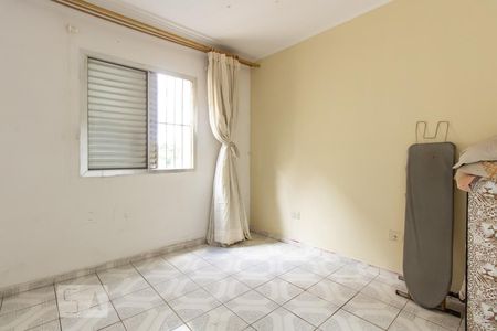 Quarto 2 de apartamento para alugar com 2 quartos, 58m² em Vila Carmosina, São Paulo