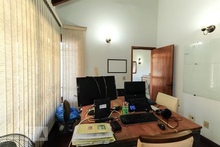 Casa de condomínio à venda com 360m², 5 quartos e 2 vagasEscritório