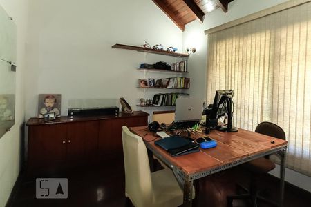 Casa de condomínio à venda com 360m², 5 quartos e 2 vagasEscritório