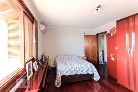 Casa de condomínio à venda com 360m², 5 quartos e 2 vagasSuíte