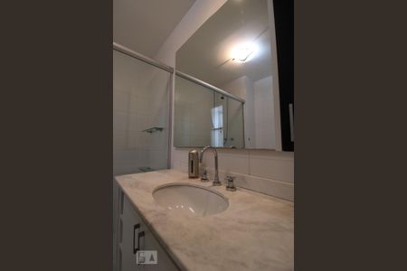 Apartamento para alugar com 70m², 2 quartos e 2 vagasBanheiro