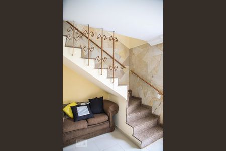 Escada de casa para alugar com 3 quartos, 163m² em Vila Vivaldi, São Bernardo do Campo