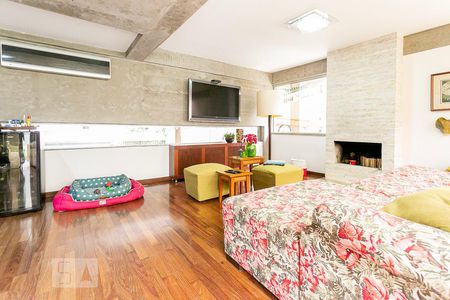 Sala de casa à venda com 5 quartos, 450m² em Alto de Pinheiros, São Paulo