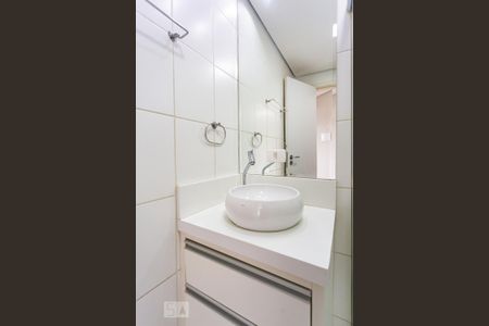 Banheiro de apartamento à venda com 2 quartos, 50m² em São Pedro, Osasco
