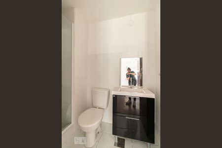 Banheiro de apartamento para alugar com 1 quarto, 38m² em Santana, Porto Alegre