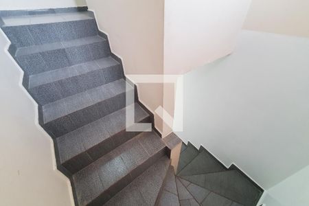 Casa para alugar com 150m², 4 quartos e 2 vagasEscada