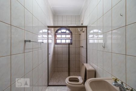 Casa à venda com 325m², 4 quartos e 2 vagas Casa à venda com 325m², 4 quartos e 2 vagasBanheiro da Suíte 2