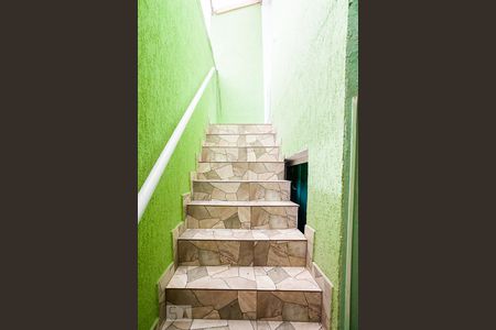 Casa para alugar com 90m², 2 quartos e 1 vagaEscada