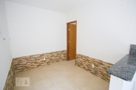 Sala de kitnet/studio para alugar com 1 quarto, 42m² em Taquara, Rio de Janeiro