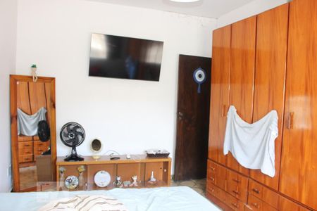 Casa à venda com 300m², 4 quartos e 5 vagasCasa 2 - Quarto