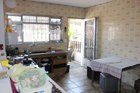 Casa à venda com 300m², 4 quartos e 5 vagasCasa 2 - Cozinha