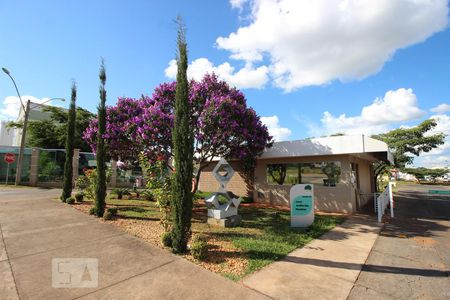 Apartamento para alugar com 50m², 2 quartos e 1 vagaFachada e portaria