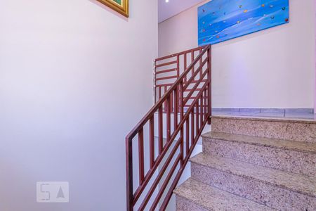 Casa à venda com 153m², 3 quartos e 3 vagas Casa à venda com 153m², 3 quartos e 3 vagasEscadas