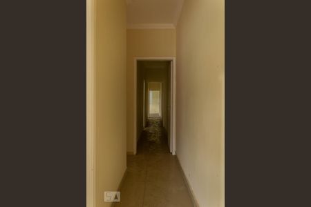 Casa à venda com 300m², 3 quartos e 2 vagasCorredor