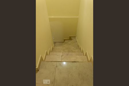 Casa à venda com 300m², 3 quartos e 2 vagasEscadas 