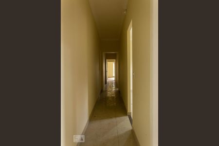 Casa à venda com 300m², 3 quartos e 2 vagasCorredor