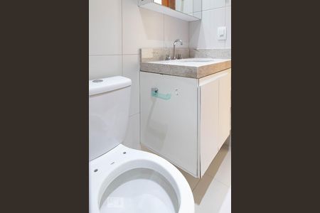 Apartamento para alugar com 72m², 2 quartos e 1 vaga Apartamento para alugar com 72m², 2 quartos e 1 vagaBanheiro social