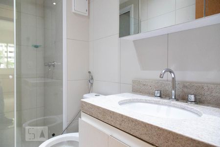 Apartamento para alugar com 72m², 2 quartos e 1 vaga Apartamento para alugar com 72m², 2 quartos e 1 vagaBanheiro social