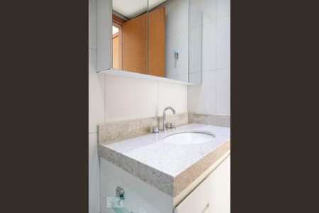 Apartamento para alugar com 72m², 2 quartos e 1 vaga Apartamento para alugar com 72m², 2 quartos e 1 vagaBanheiro da suíte