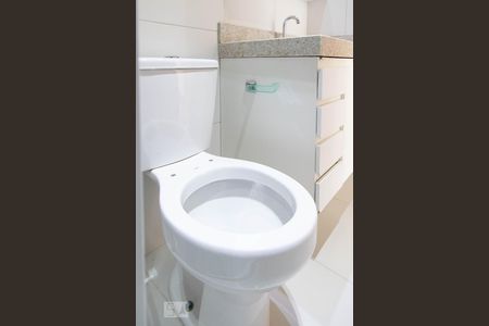 Apartamento para alugar com 72m², 2 quartos e 1 vaga Apartamento para alugar com 72m², 2 quartos e 1 vagaBanheiro da suíte