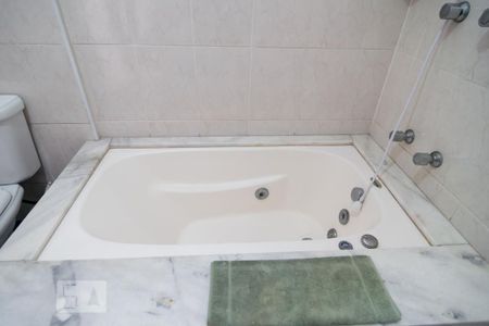 Casa à venda com 120m², 3 quartos e 3 vagasBanheiro Quarto 3 - Suíte