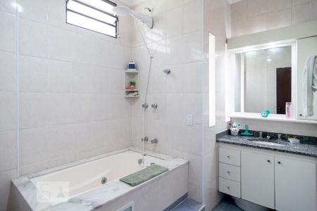 Casa à venda com 120m², 3 quartos e 3 vagasBanheiro Quarto 3 - Suíte